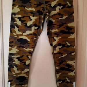Zyia Light Green Camo Reflective Soft N Snug Mid Rise Leggings